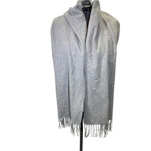 STAFFORD Women's light gray scarf with fringe and pearl colored bead accents
